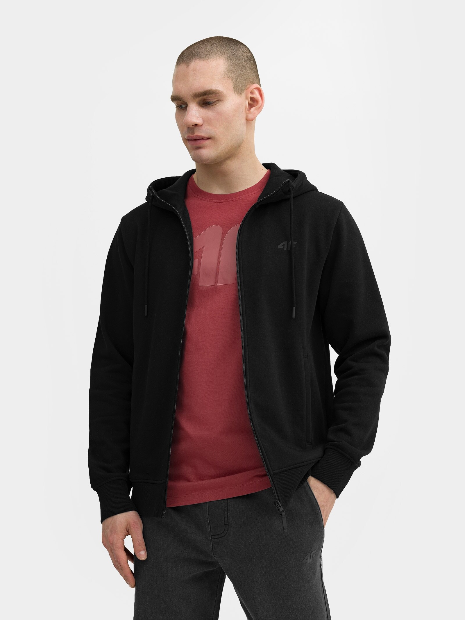 Men's zip-up hoodie colour black | 4F: Sportswear and shoes