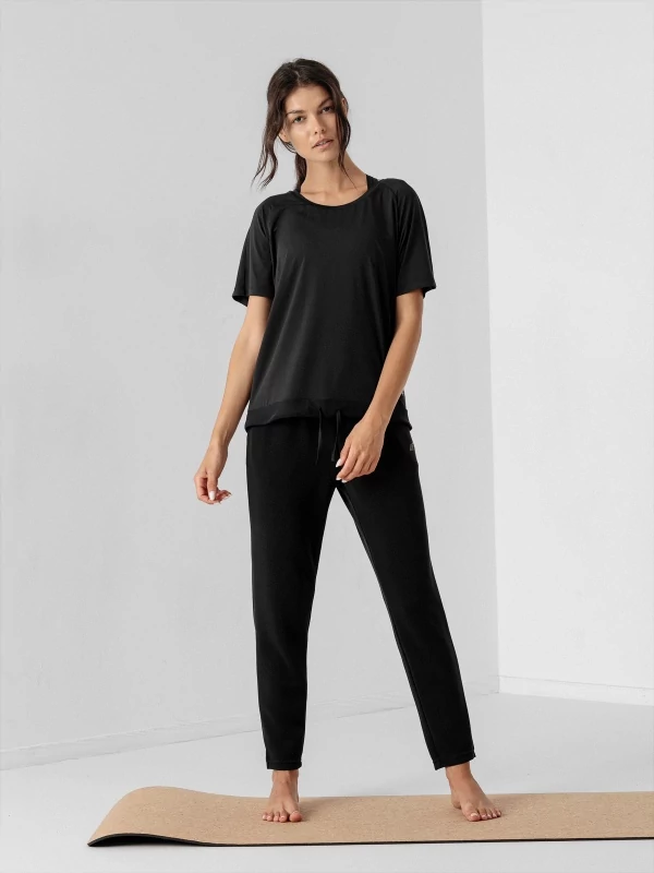 Women's yoga T-shirt with binding colour black | 4F: Sportswear